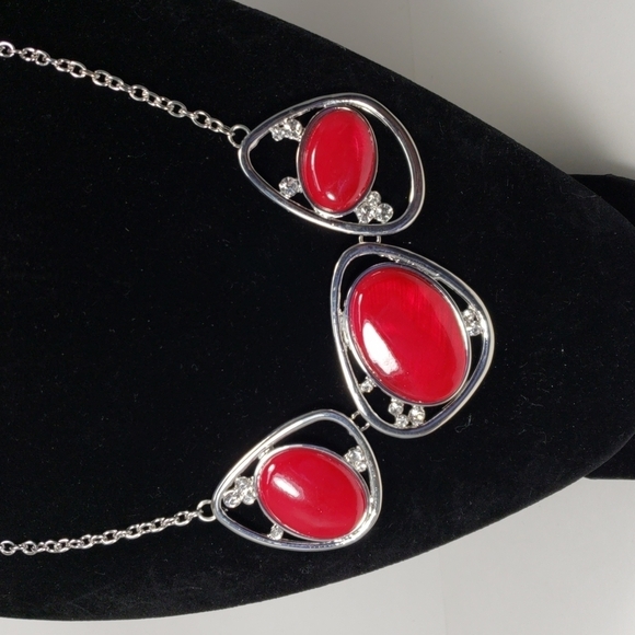 RSVP Silver Tone Statement Necklace – Red Oval Crystals & Hoop Accents – Women’s - Picture 4 of 12
